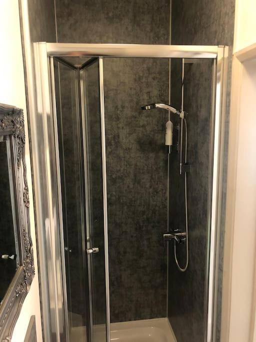 פנזאנס Newly Renovated Modern Studio Apartment מראה חיצוני תמונה